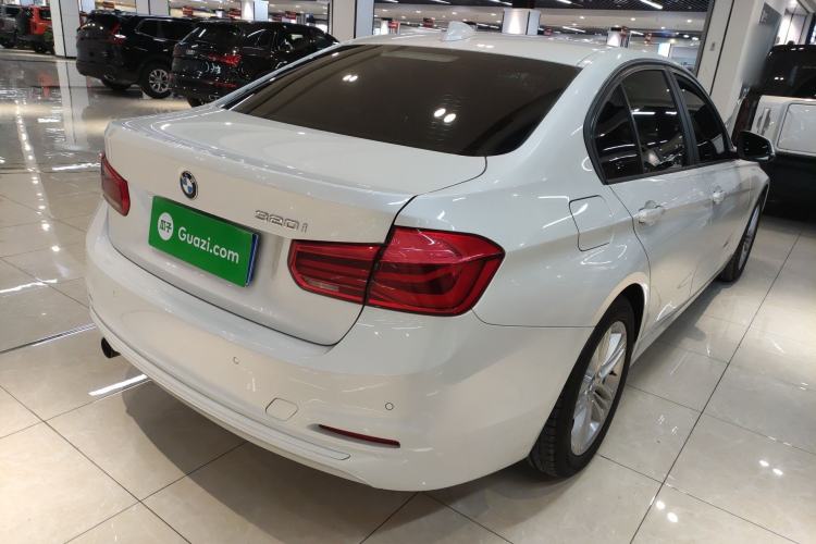 Used BMW 3 Series 2016 320i Fashion Model Rear Right 45 Deg