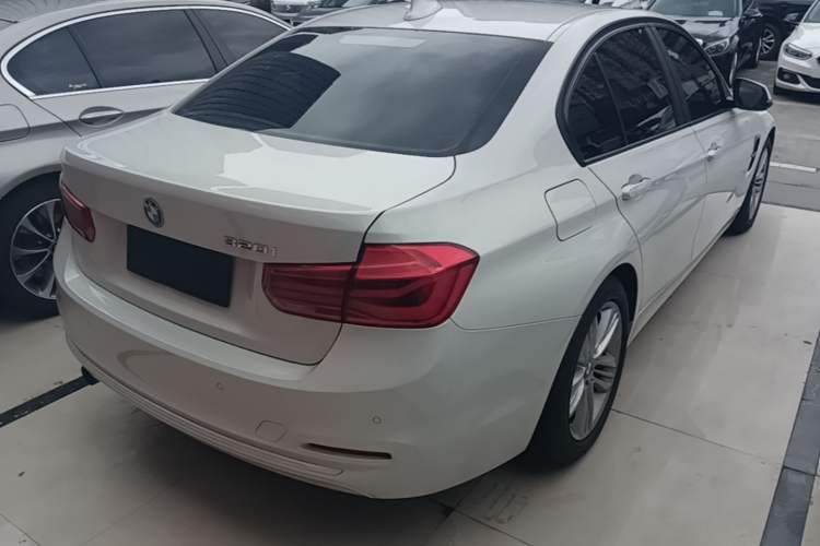 Used BMW 3 Series 2016 320i Fashion Model Rear Right 45 Deg