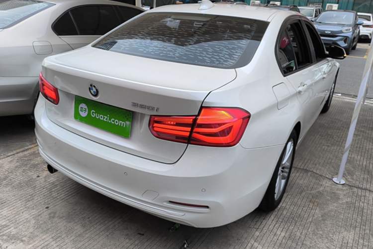 Used BMW 3 Series 2016 320i Fashion Model Rear Right 45 Deg