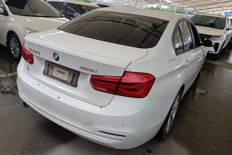 Used BMW 3 Series 2016 320i Fashion Model Rear Right 45 Deg
