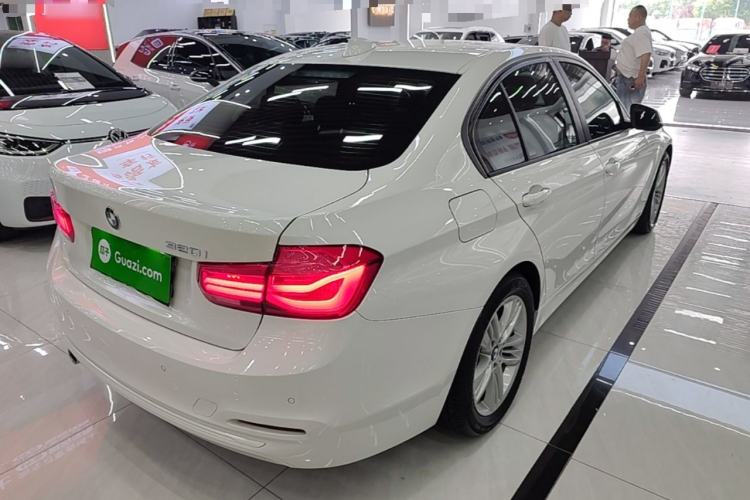 Used BMW 3 Series 2016 320i Fashion Model Rear Right 45 Deg