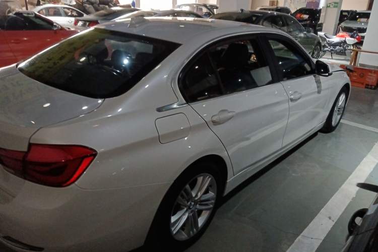 Used BMW 3 Series 2016 320Li Fashion Model Rear Right 45 Deg