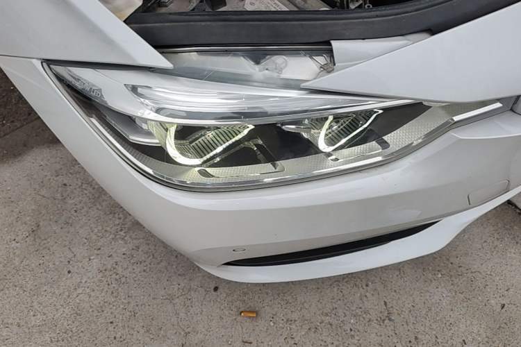 Used BMW 3 Series 2016 320i Fashion Model Right Front Headlight