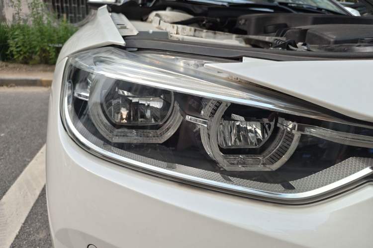 Used BMW 3 Series 2016 320i Fashion Model Right Front Headlight