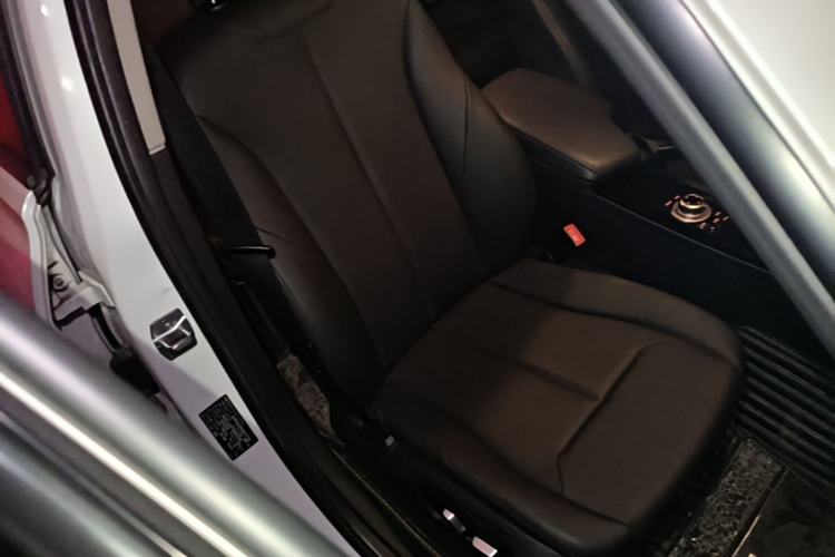 Used BMW 3 Series 2016 320i Fashion Model Right Front Seat