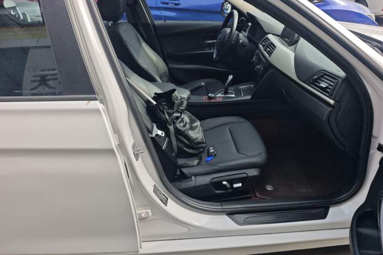 Used BMW 3 Series 2016 316i Fashion Model Right Front Seat