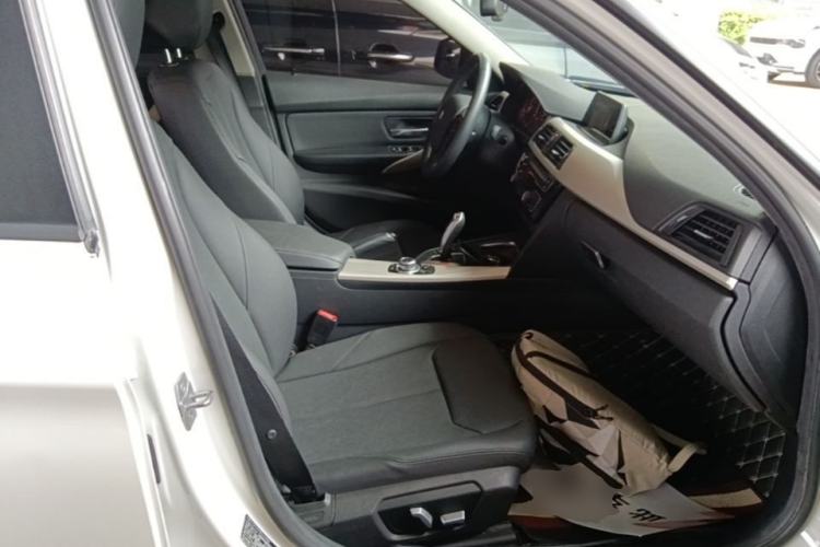 Used BMW 3 Series 2016 320i Fashion Model Right Front Seat