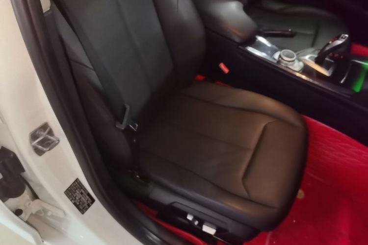 Used BMW 3 Series 2016 320Li Fashion Model Right Front Seat
