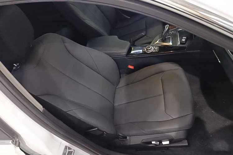 Used BMW 3 Series 2016 320Li Fashion Model Right Front Seat