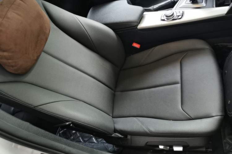 Used BMW 3 Series 2016 320Li Fashion Model Right Front Seat