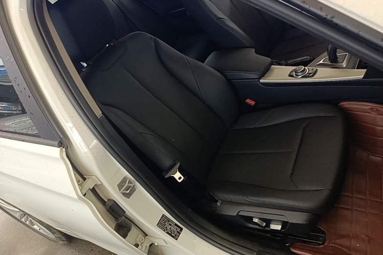 Used BMW 3 Series 2016 320i Fashion Model Right Front Seat