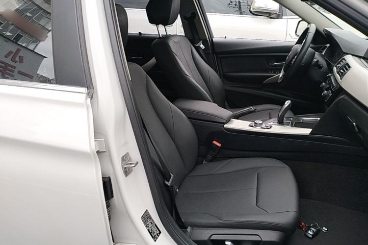 Used BMW 3 Series 2016 320Li Fashion Model Right Front Seat