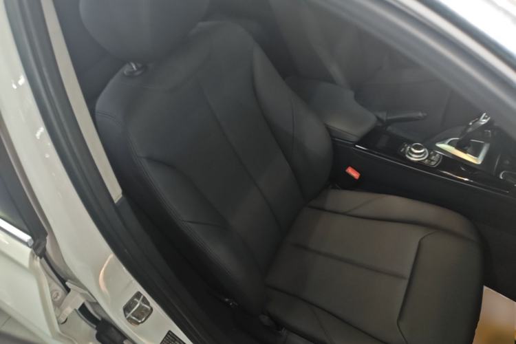 Used BMW 3 Series 2016 320Li Fashion Model Right Front Seat