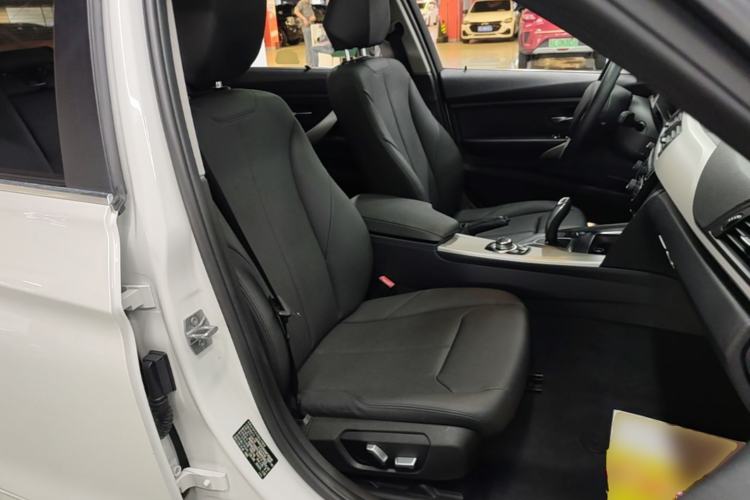 Used BMW 3 Series 2016 320Li Fashion Model Right Front Seat