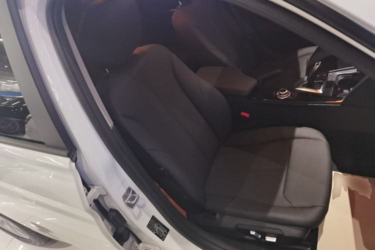 Used BMW 3 Series 2016 320i Fashion Model Right Front Seat