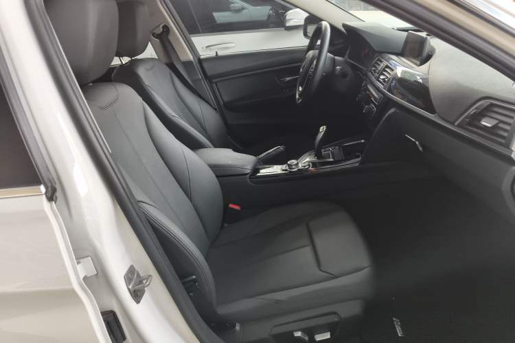 Used BMW 3 Series 2016 320Li Fashion Model Right Front Seat