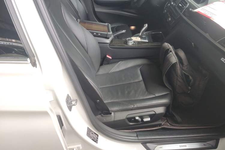 Used BMW 3 Series 2016 320Li Luxury Design Package Right Front Seat