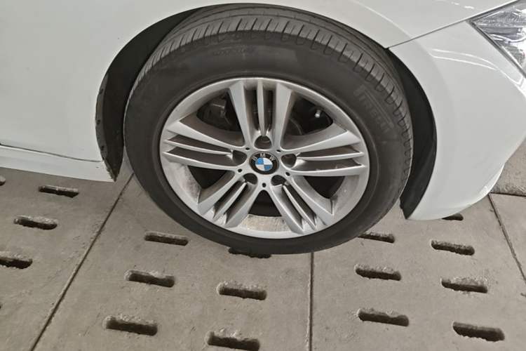 Used BMW 3 Series 2016 320Li Fashion Model Right Front Wheel Hub