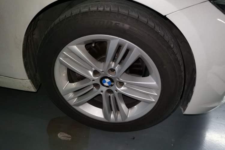 Used BMW 3 Series 2016 320Li Fashion Model Right Front Wheel Hub