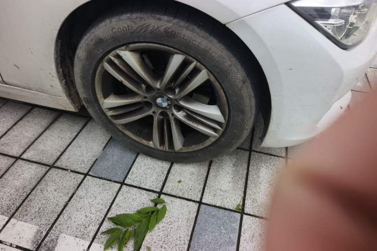 Used BMW 3 Series 2016 320Li Ambition Model Right Front Wheel Hub