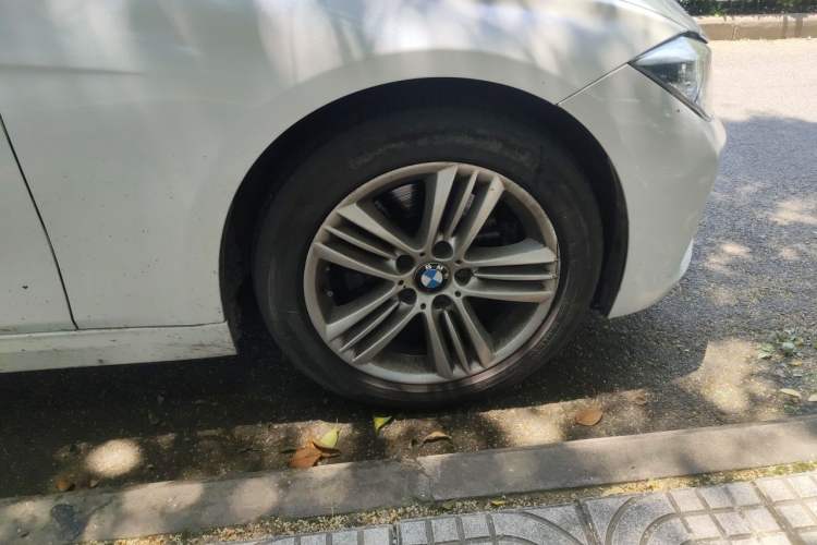 Used BMW 3 Series 2016 320Li Fashion Model Right Front Wheel Hub