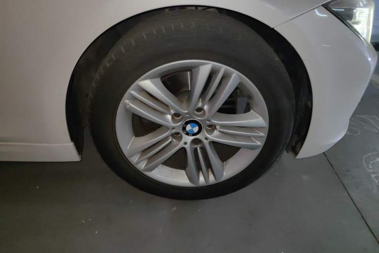 Used BMW 3 Series 2016 320Li Fashion Model Right Front Wheel Hub