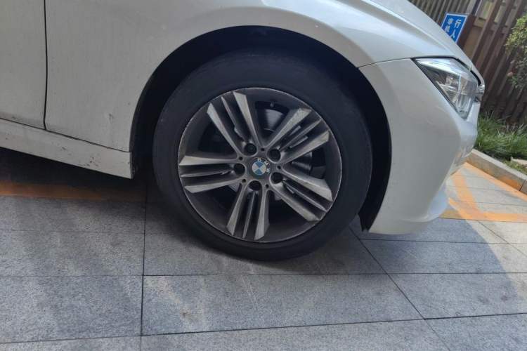 Used BMW 3 Series 2016 320Li Fashion Model Right Front Wheel Hub