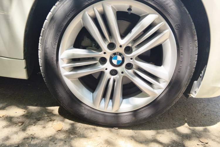 Used BMW 3 Series 2016 320Li Fashion Model Right Front Wheel Hub