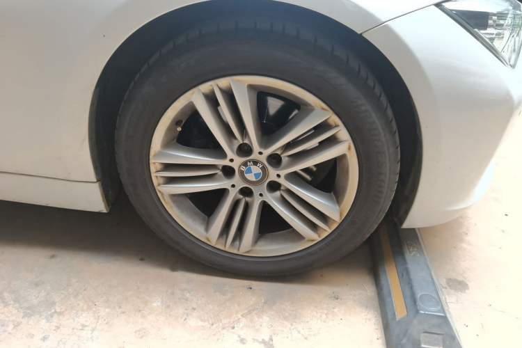 Used BMW 3 Series 2016 320Li Fashion Model Right Front Wheel Hub