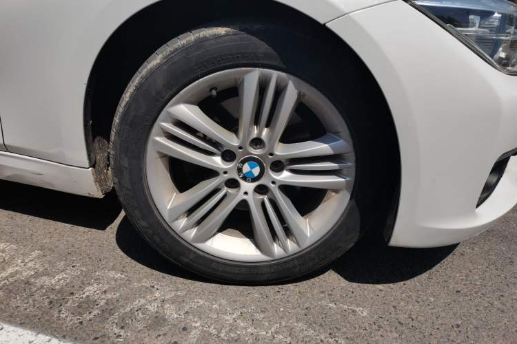 Used BMW 3 Series 2016 320Li Fashion Model Right Front Wheel Hub
