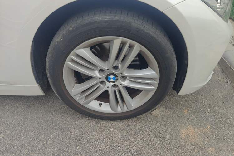 Used BMW 3 Series 2016 320Li Fashion Model Right Front Wheel Hub