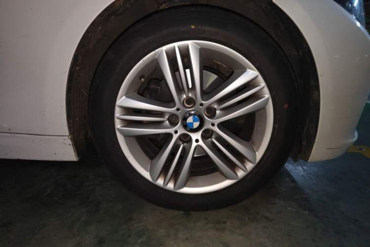Used BMW 3 Series 2016 328Li Fashion Model Right Front Wheel Hub
