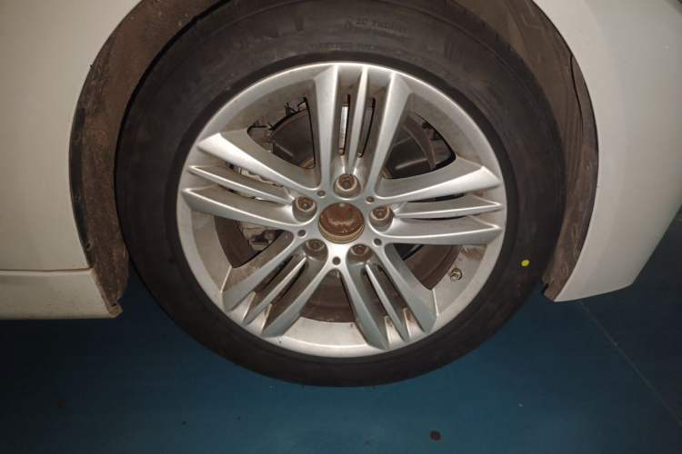 Used BMW 3 Series 2016 320Li Fashion Model Right Front Wheel Hub