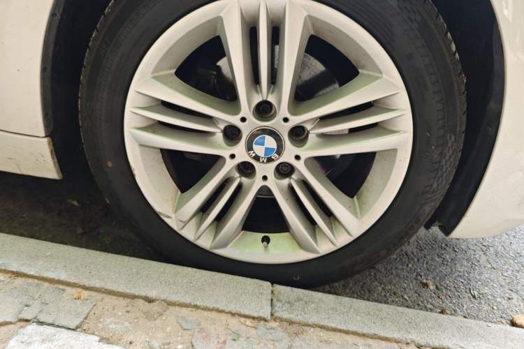 Used BMW 3 Series 2016 320i Fashion Model Right Front Wheel Hub