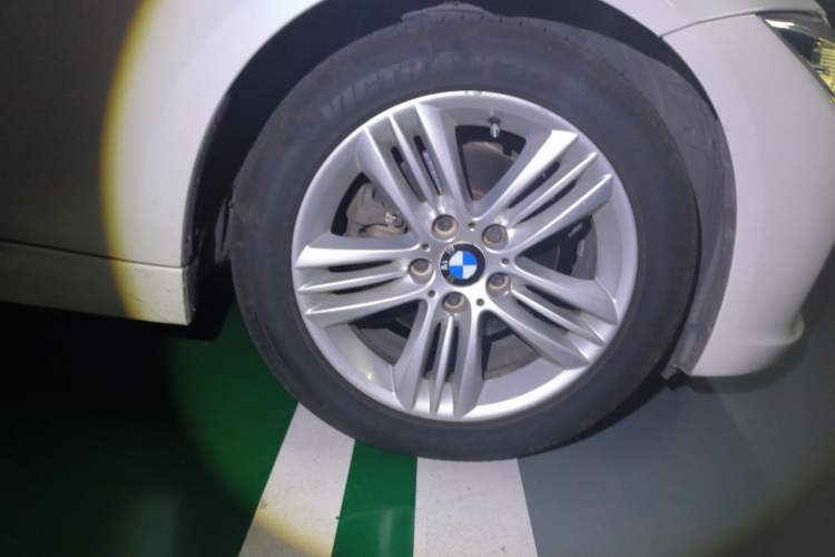 Used BMW 3 Series 2016 320Li Ambition Model Right Front Wheel Hub
