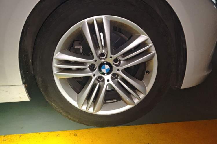 Used BMW 3 Series 2016 320Li Fashion Model Right Front Wheel Hub