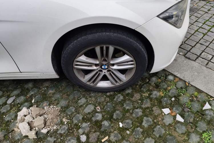 Used BMW 3 Series 2016 320Li Fashion Model Right Front Wheel Hub