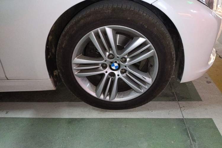 Used BMW 3 Series 2016 320Li Fashion Model Right Front Wheel Hub