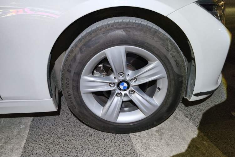 Used BMW 3 Series 2016 316Li Fashion Model Right Front Wheel Hub