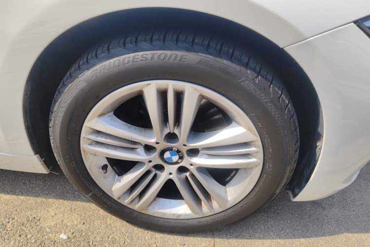 Used BMW 3 Series 2016 320Li Fashion Model Right Front Wheel Hub