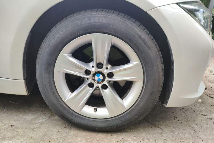 Used BMW 3 Series 2016 316Li Fashion Model Right Front Wheel Hub