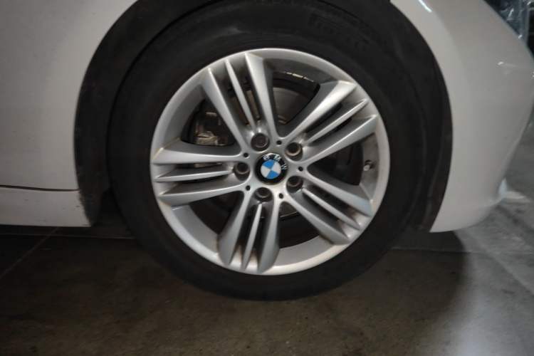 Used BMW 3 Series 2016 320Li Fashion Model Right Front Wheel Hub