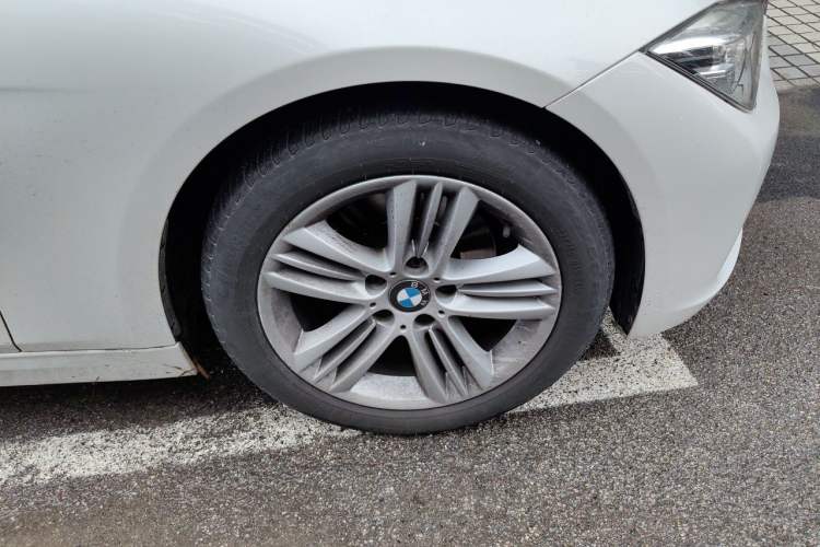 Used BMW 3 Series 2016 320Li Fashion Model Right Front Wheel Hub