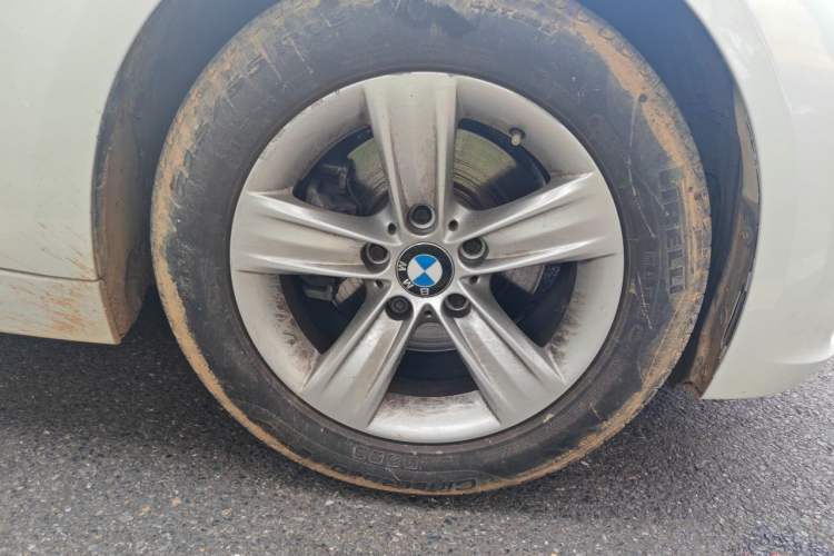 Used BMW 3 Series 2016 316Li Fashion Model Right Front Wheel Hub