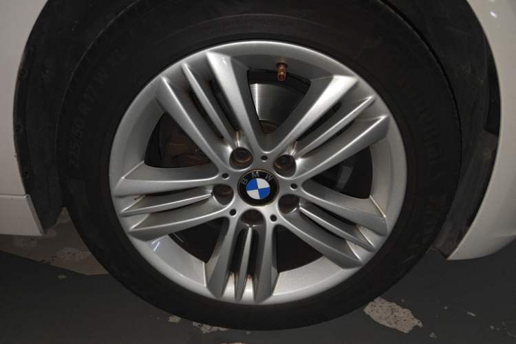 Used BMW 3 Series 2016 320Li Fashion Model Right Front Wheel Hub