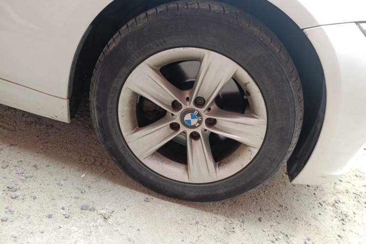 Used BMW 3 Series 2016 316Li Fashion Model Right Front Wheel Hub