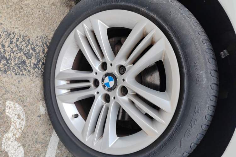 Used BMW 3 Series 2016 320Li Fashion Model Right Front Wheel Hub