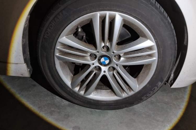Used BMW 3 Series 2016 320Li Fashion Model Right Front Wheel Hub
