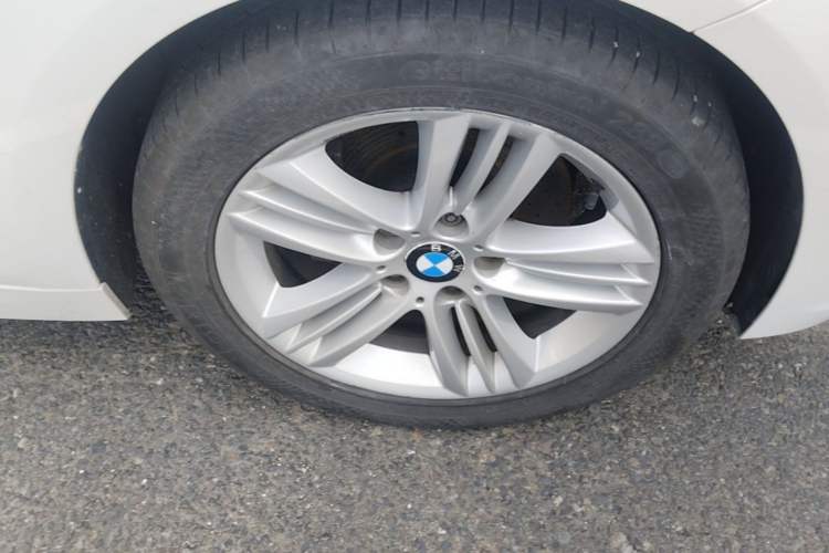Used BMW 3 Series 2016 320Li Fashion Model Right Front Wheel Hub