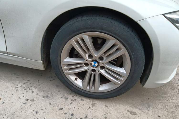 Used BMW 3 Series 2016 320Li Fashion Model Right Front Wheel Hub